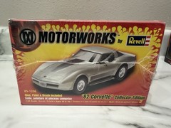 Motorworks by Revell ‘82 Corvette Collector Edition 2004 NEW