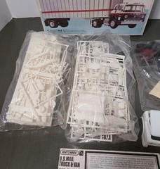 AMT 1:25 Scale Ford C-900 Tilt Cab US Mail Semi Truck Sealed Boxed Model Kit