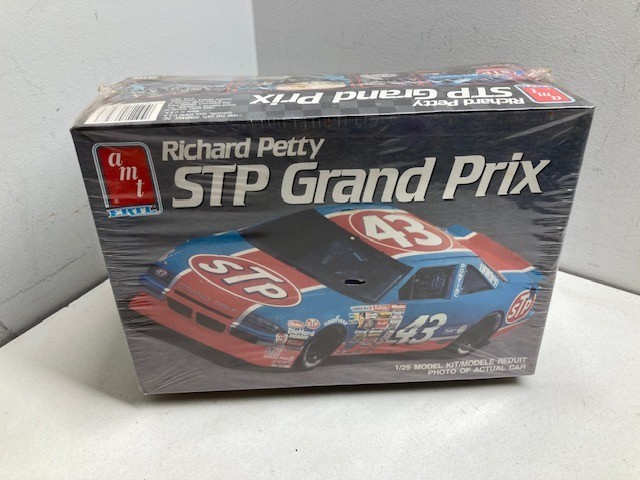 AMT ERTL RICHARD PETTY STP Grand Prix 6728 Vintage Model Car Kit 1:25 Sealed