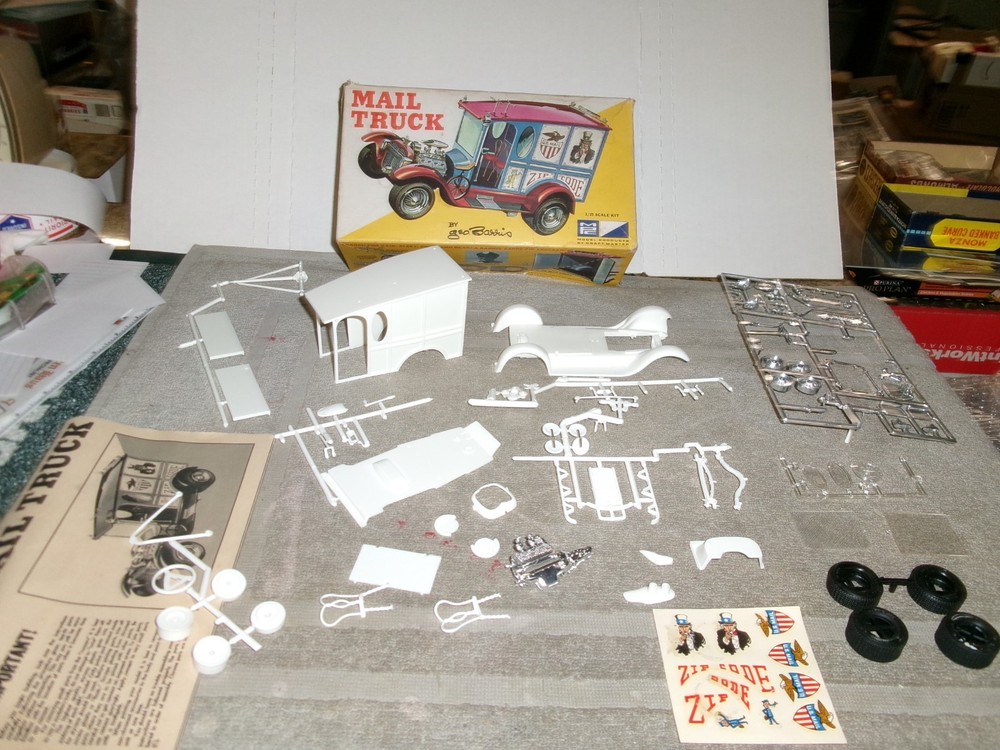 MPC 1/25 GEORGE BARRIS U.S.MAIL UNBUILT PLASTIC MODEL CAR KIT W/ BOX