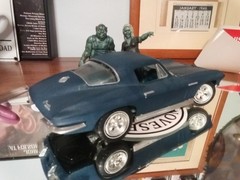 1965 Corvette 1/25 scale built model kit And Zombies