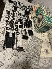 Vintage 1925 Model T Ford 1:25 Model Kit AMT Corporation 1960s Appears Complete