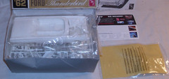 AMT 1962 FORD THUNDERBIRD CONVERTIBLE 2 IN 1 CAR MODEL KIT 1:25 682