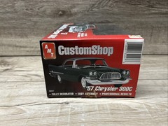 AMT CustomShop ‘57 Chrysler 300C Fully Decorated 1/25 Model Kit #30247 MIB 2000