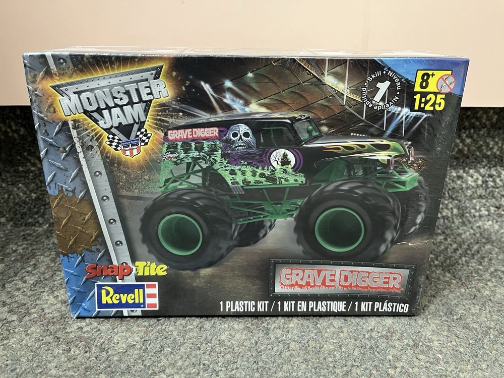 * REVELL 1/25 SCALE SNAP TITE MONSTER JAM GRAVE DIGGER PLASTIC KIT #85-1978 *ST