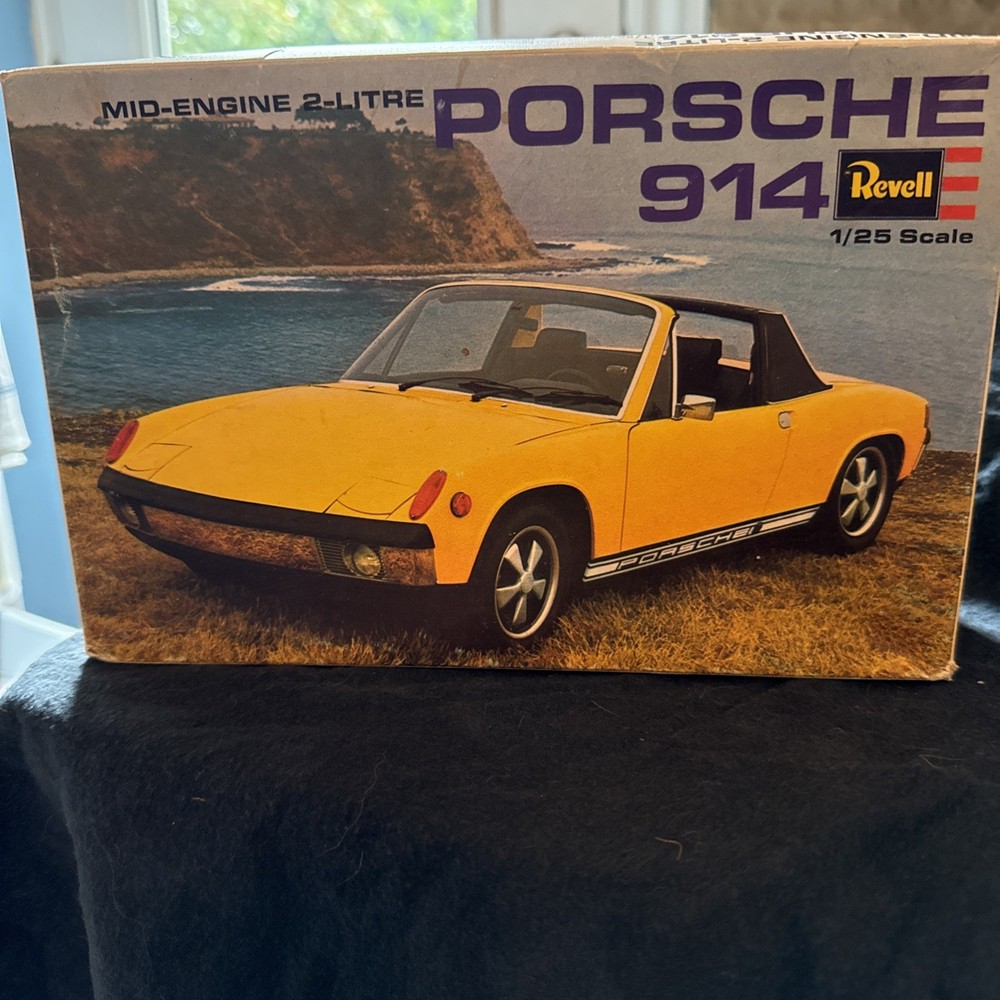 Revell Porsche 914 Yellow 1:25 Car Model Kit H-1317 1971 Compete Sealed Parts