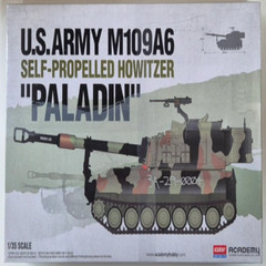 Academy 1/35 U.S.Army M109A6 SELF-PROPELLED HOWITZER “PALADIN” Model Kit #13515