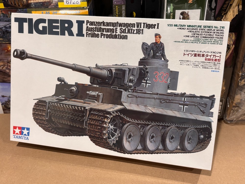Tamiya 35216 1/35 Model Kit WWII German Tank Panzer VI Tiger I Ausf.E Early Ver.