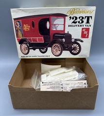 AMT ’23T BUDWEISER DELIVERY VAN MODEL KIT 1:25 Unbuilt