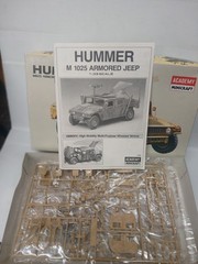 Academy 1350 Hummer M1025 Armored Jeep 1:35 Scale Model Minicraft Open Box
