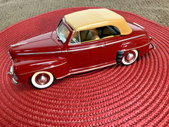 REVELL 1/25 1948 FORD CONVERTIBLE FACTORY BUILT UP BOX ART STUDIO DISPLAY MODEL