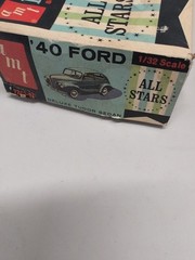 AMT 7240 Kit ’40 FORD DELUXE TUDOR SEDAN All Stars Open Box