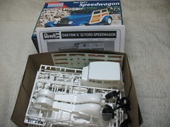 1/25 1932 FORD DAN FINK’S “SPEEDWAGON” MONOGRAM WHITE MODEL KIT-MIB