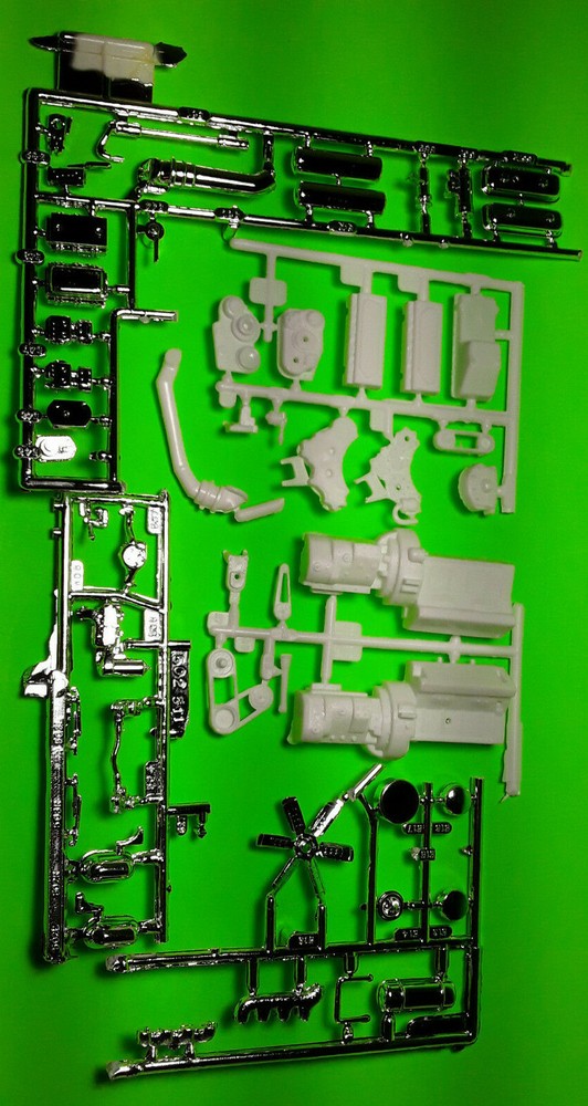 Peterbilt 352 Pacemaker Cabover 1/25 Detroit Diesel Engine 8V-71 Supercharged