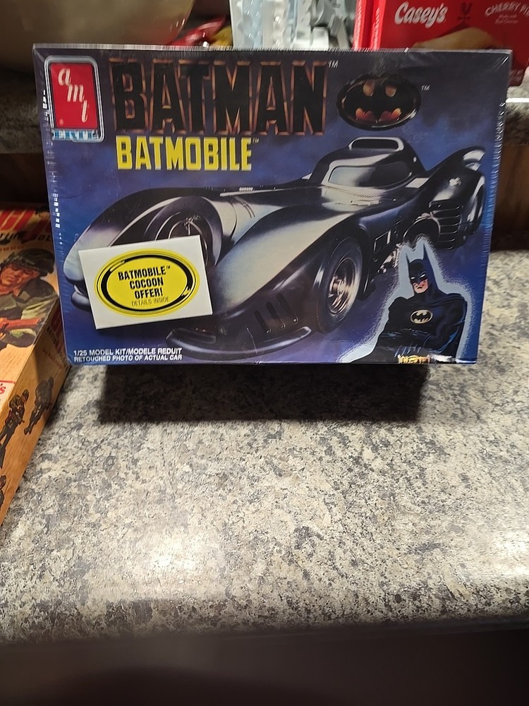 BATMAN BATMOBILE Model Kit VTG 1989 AMT/ERTL DC Comics 1/25 Scale #6877