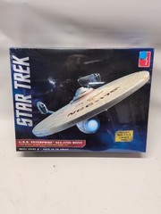 AMT MODEL KIT 1080 U.S.S. ENTERPRISE NCC-1701 REFIT “STAR TREK” Factory Sealed