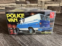 AMT Retro Chevrolet NYPD Police Van Model Kit FACTORY SEALED Paddy Wagon!