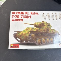 Miniart 35026 1:35th scale GERMAN Pz.Kpfw. T-70 743(r) w/CREW