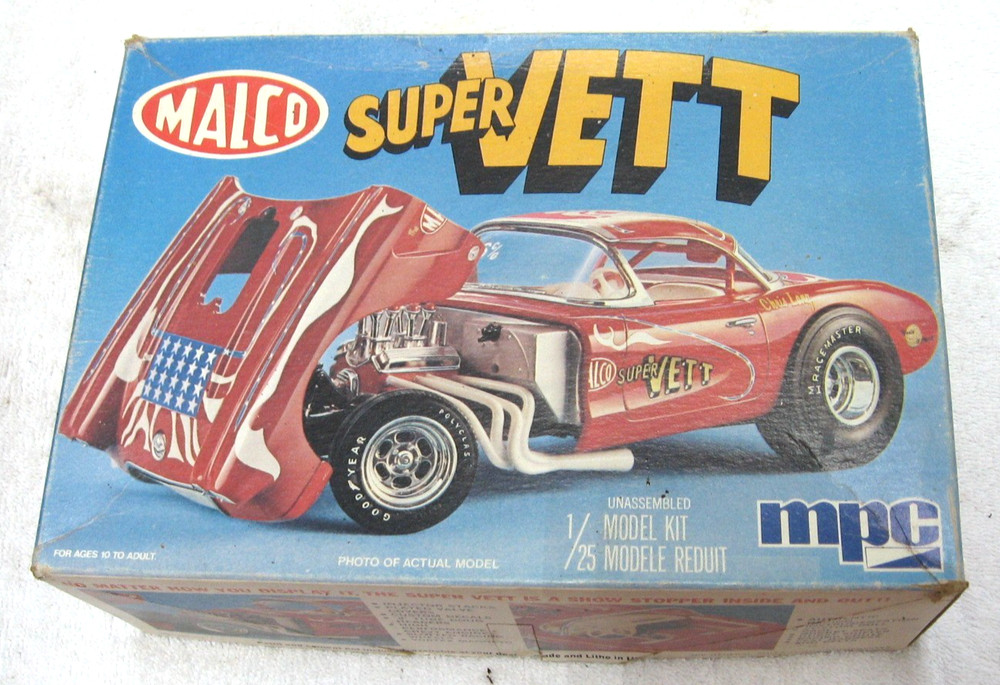 VINTAGE 1974 MPG 1/25 MALCO SUPER VETTE CORVETTE MODEL KIT TOY PARTS IN BOX