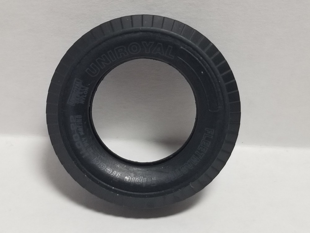 ONE UNIROYAL FLEETMASTER TIRE from Diamond REO Truck Tractor 1:25 AMT Model Kit