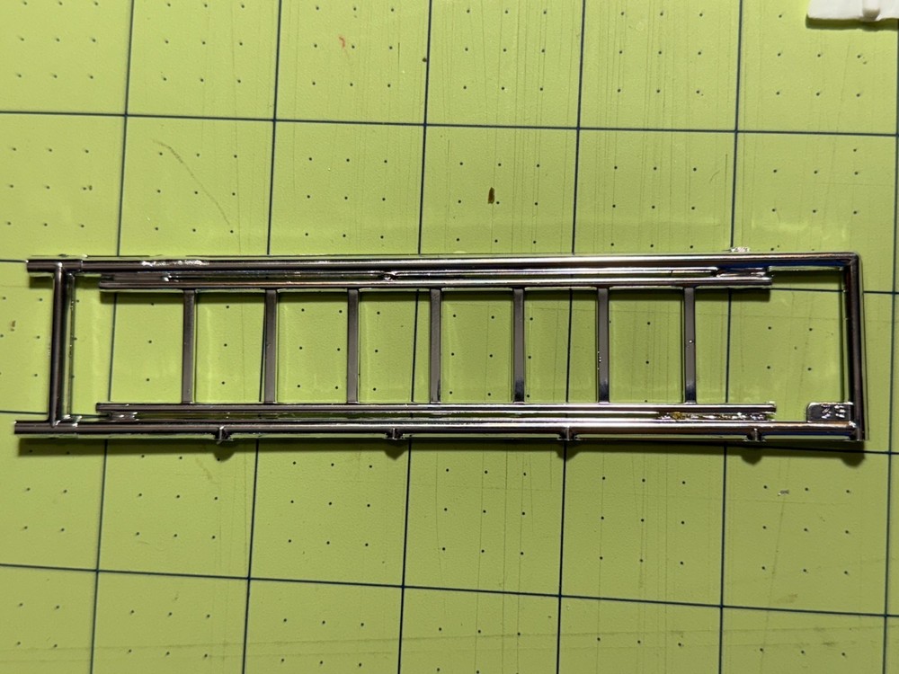 AMT 1239/06 Fruehauf Tanker Trailer Kitbash Parts Chrome Tank Ladder