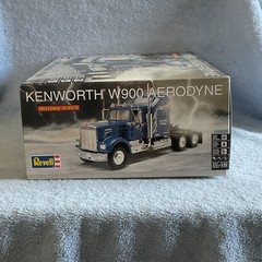 Revell Kenworth W900 Aerodyne 1:25 Unassembled Plastic Model Kit 85-1507