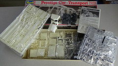 Revell 7432 1:25 Scale Prestige Car-Transport & Peterbilt Tractor open box