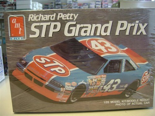 AMT 6728 Richard Petty STP Grand Prix model kit