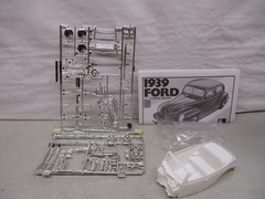 AMT Street Rods 1939 Ford Tudor Sedan 1/25
