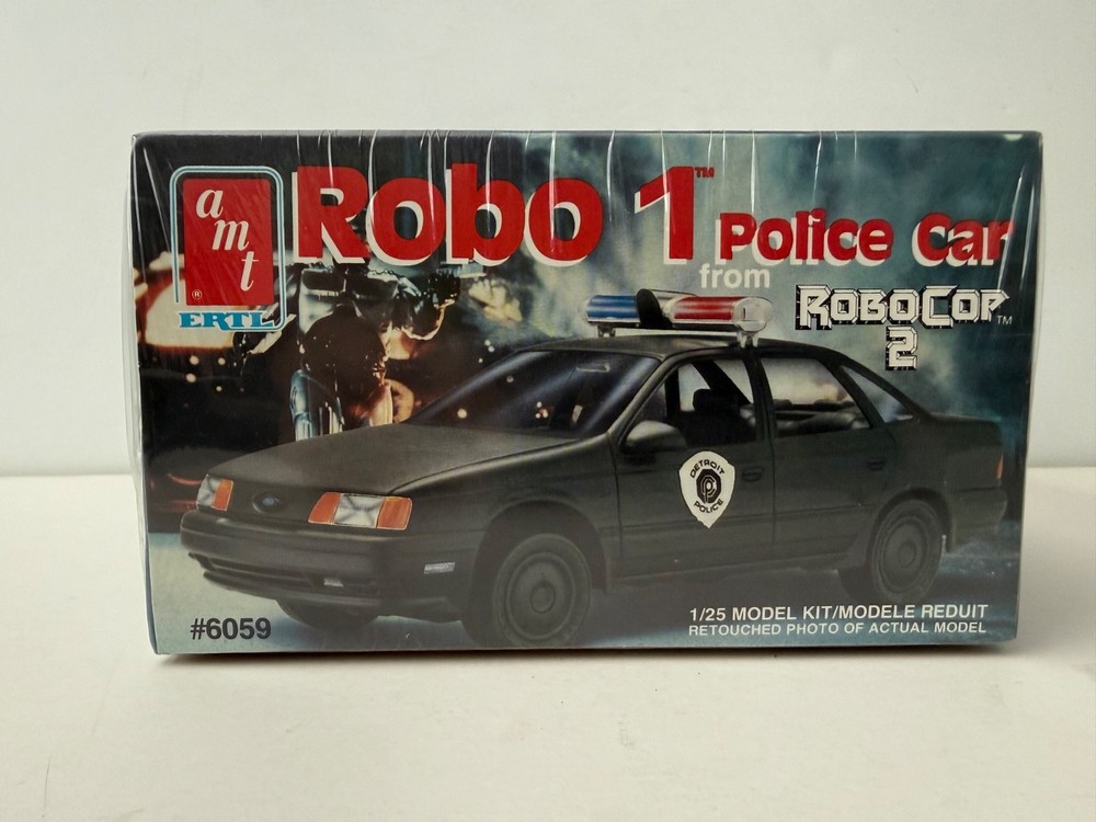 ROBO 1 RoboCop Police Car 1/25 scale unassembled plastic model kit by AMT