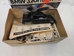 REVELL BMW 320i TURBO RALLY 1/25 Scale MODEL KIT 7213 Box Used