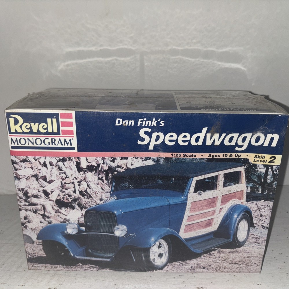 MONOGRAM 1:25 SCALE ” DAN FINK’S THE SPEEDWAGEN ” NOSTALGIC WOODY WAGON 85-7606