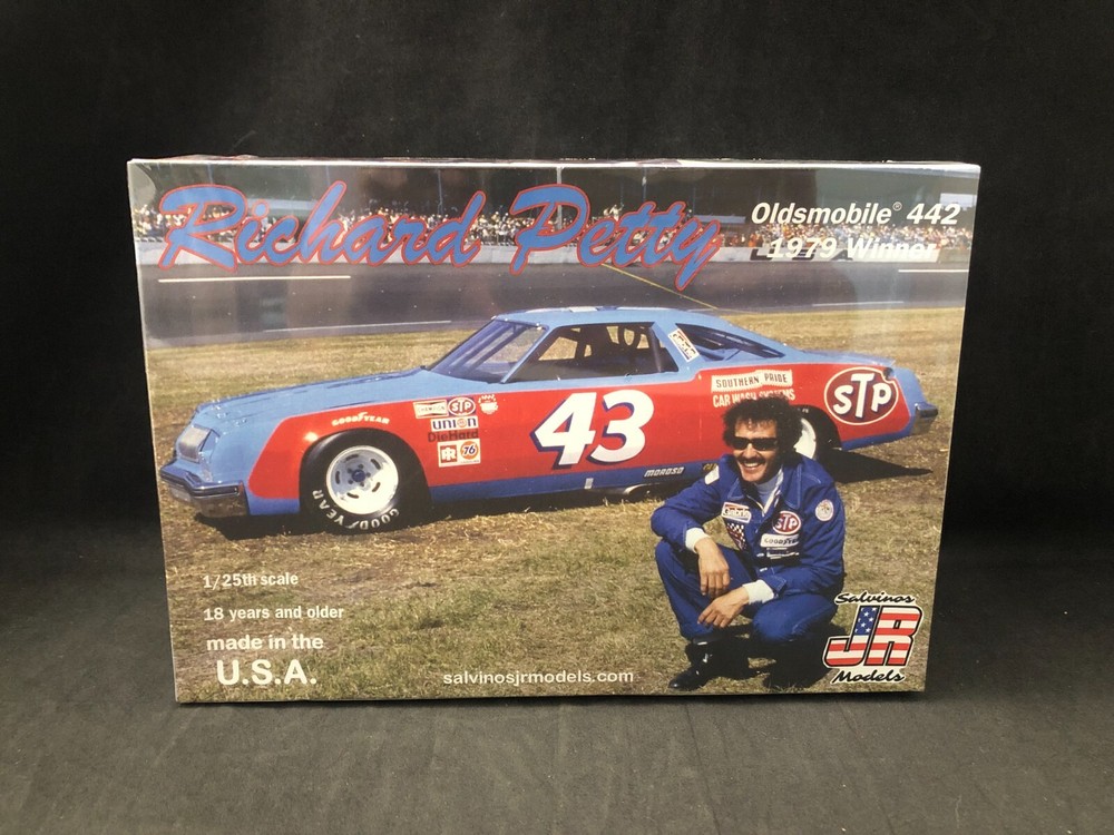 Salvinos Jr Richard Petty Oldsmobile 442 1979 Winner 1:25 Scale Model Kit