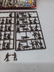 1:72 ESCI ERTL WWII British Paratroopers Plastic Model Kit – 48 Figures