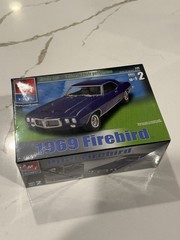 AMT 1969 Pontiac Firebird 1:25 Model Kit #31808 2003 NEW SEALED