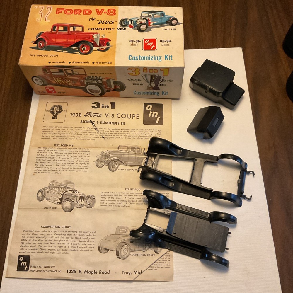 AMT 1:25 Scale 1932 Ford V-8 The Deuce BOX, FEW PARTS, INSTRUCTIONS (See Photos)