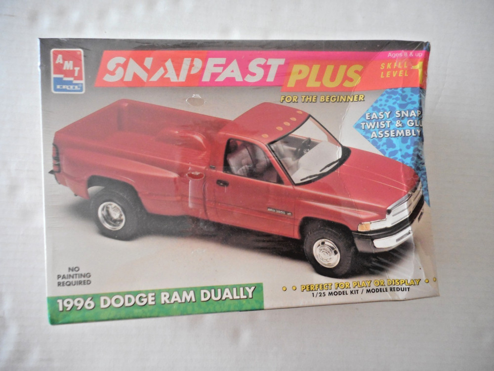 AMT Snap Fast Plus 1996 Dodge Ram Dually #8237 Model Kit 1/25 NOS