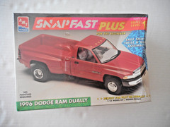 AMT Snap Fast Plus 1996 Dodge Ram Dually #8237 Model Kit 1/25 NOS