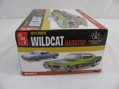 Round 2 AMT 1/25 Scale 1970 Buick Wildcat Hardtop Model Car Kit #AMT1379/12 New!