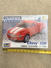 Revell Trucks CHEVY SSR 1/25 Scale Plastic Model Kit 85-4052