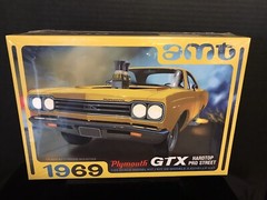 AMT 1180M/12 1969 PLYMOUTH GTX HARDTOP PRO STREET MODEL KIT-NIB-1/25 SCALE