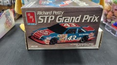 CIB 1990 RICHARD PETTY STP PONTIAC GRAND PRIX #43 1/25 AMT MODEL KIT #6728