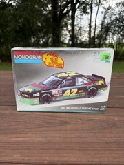 #42 Mello Yellow Pontiac NACAR Stock Car 1/24 model kit by Monogram NIB