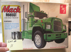 AMT Model Kit Mack R685ST Semi Tractor Truck 1/25 Scale Lot # 11