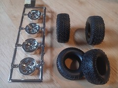 Oversized Tires, Wheels 4X4 Off Road From ’84 GMC Pickup Desert Dog 1984 1:25