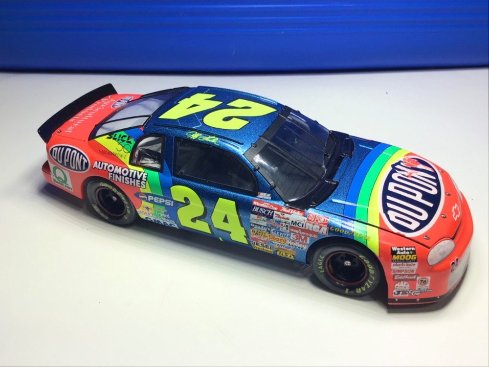 BUILT MODEL CAR Chevy Monte Carlo #24 Jeff Gordon DUPONT NASCAR JUNKYARD