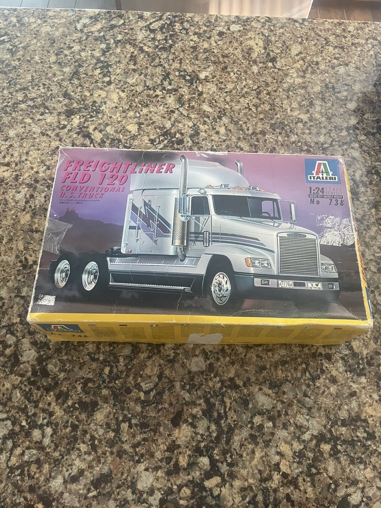 Italeri Freightliner FLD 120 Conventional Truck PARTS/INCOMPLETE KIT