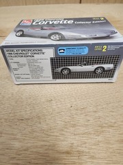 AMT 1:25 96 CHEVY CORVETTE CONVERTIBLE COLLECTOR EDITION MODEL KIT