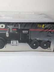 ✨VINTAGE✨ AMT Diamond Reo Tractor 1993 Rare Box 1:25 Model Kit 8137 SEALED