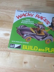 Wacky Races – Compact Pussycat (SNAP) 1/25 Scale Model Kit